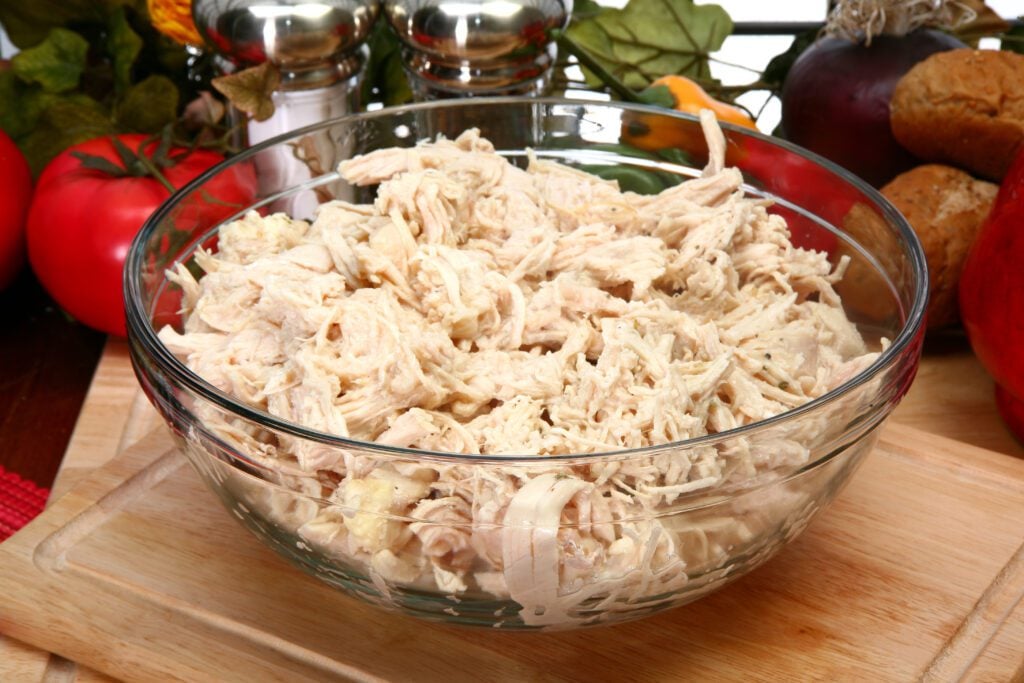 Bowl,Of,Shredded,Chicken,Breast,In,Bowl,In,Kitchen,Or